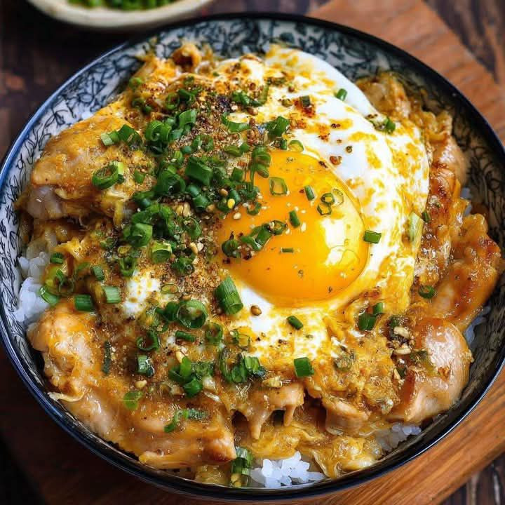 Oyakodon (Japanese Chicken & Egg Rice Bowl)