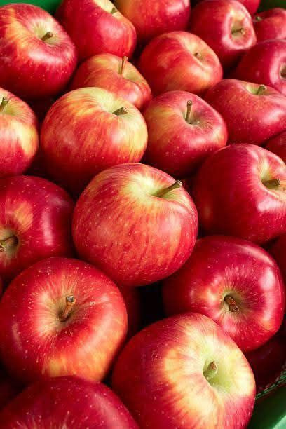 She buys apples at Lidl, what she finds inside is disgusting