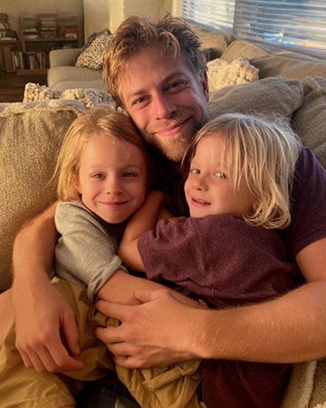 After Losing My Job, My Wife Walked Out on Me and Our Kids – Two Years Later, I Saw Her Crying in a Café