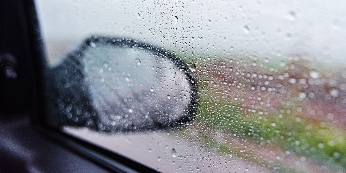 I Picked up a Mom and Her Toddler in the Pouring Rain After Her Husband Left Her on the Highway – A Week Later, a Black SUV Pulled up to My House