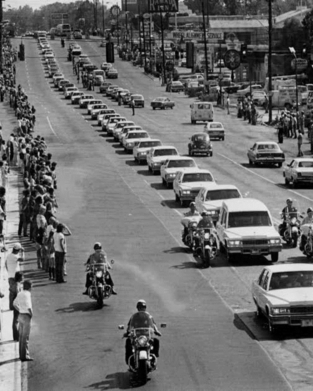 On the morning of August 18, 1977, Memphis awakened to a silence that felt deeply unnatural