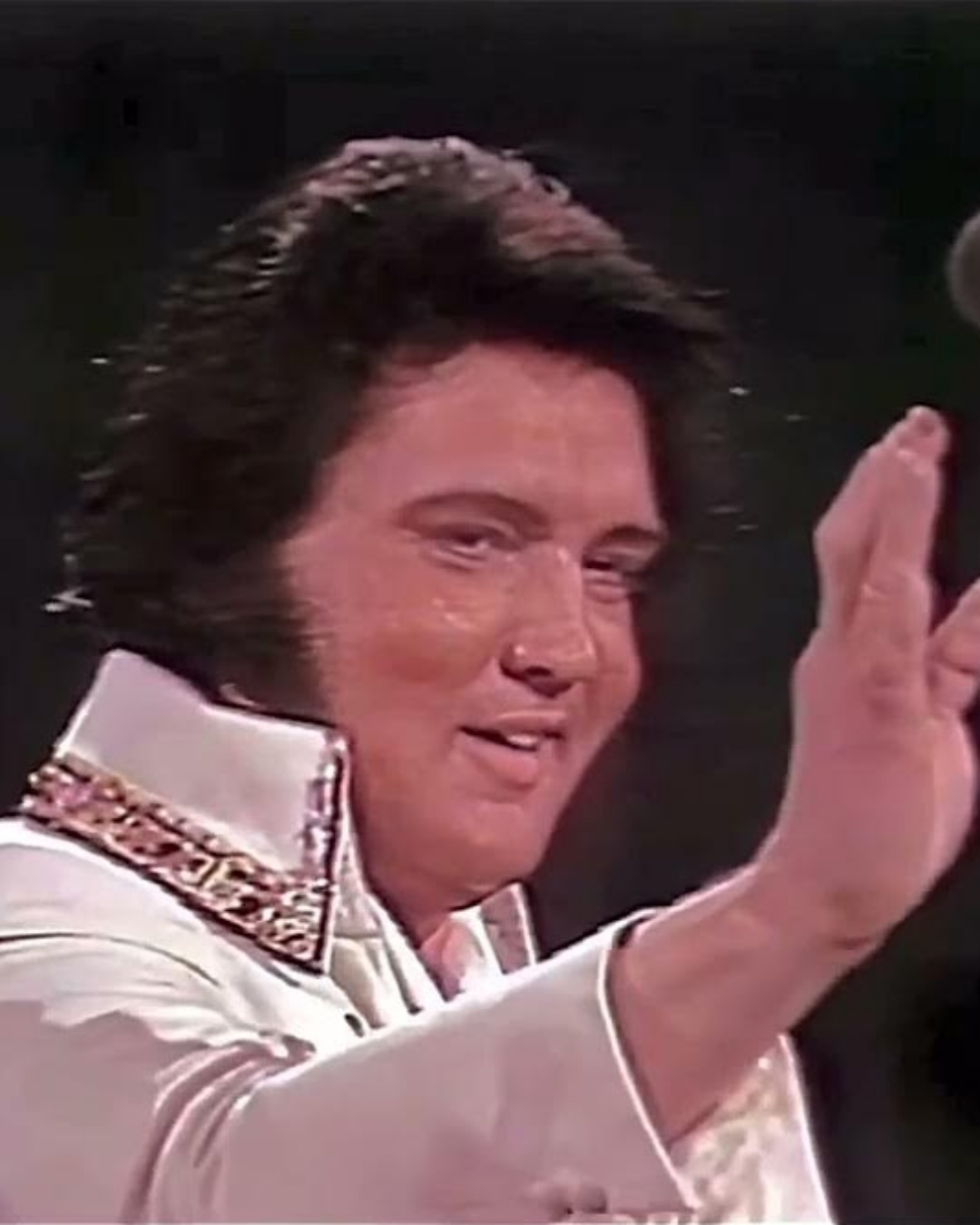 The Quiet Truth Behind Elvis Presley’s Struggle: A Man Fighting to Hold On