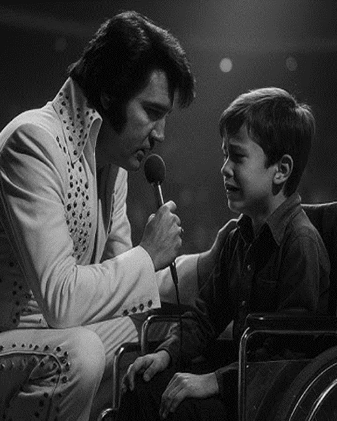 The Lessons of Cornbread and Water: The Quiet Truth Behind Elvis Presley’s Greatness