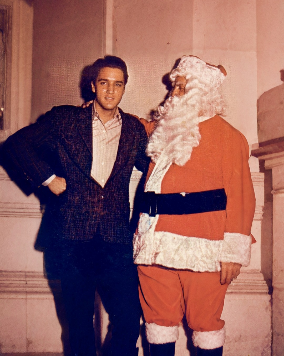 The Christmas Elvis Never Spoke About: A Gift Meant for No Spotlight